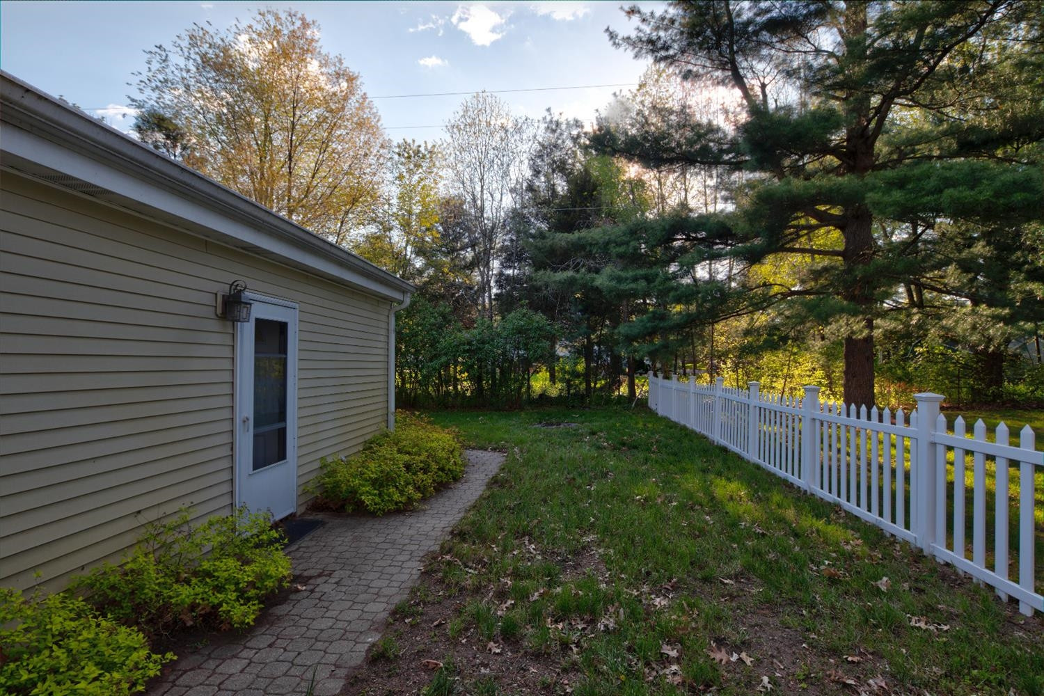 3795 Ponchartrain Pinckney, MI 48169 - Photo 27 of 32 Photo 27