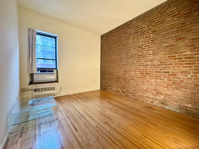 $2,975 | 137 A Christopher Street, Unit 1B | West Village