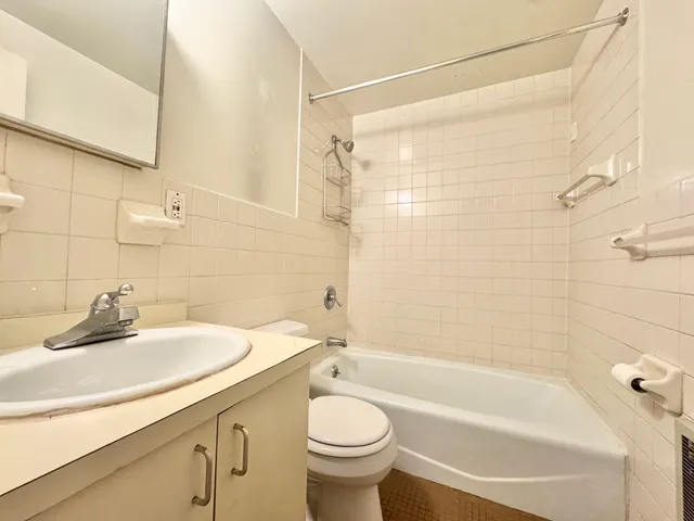 $2,975 | 137 A Christopher Street, Unit 1B | West Village