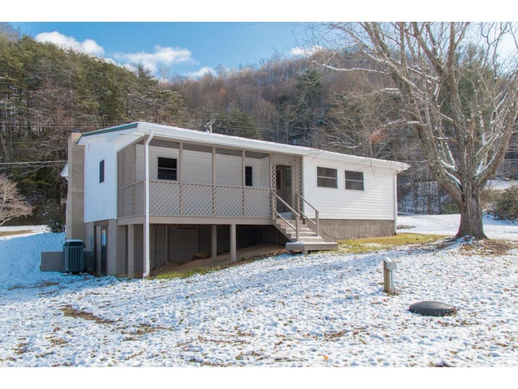 754 Flatwoods Road Bluff City, TN 37618 - Photo 3 of 27 Photo 3