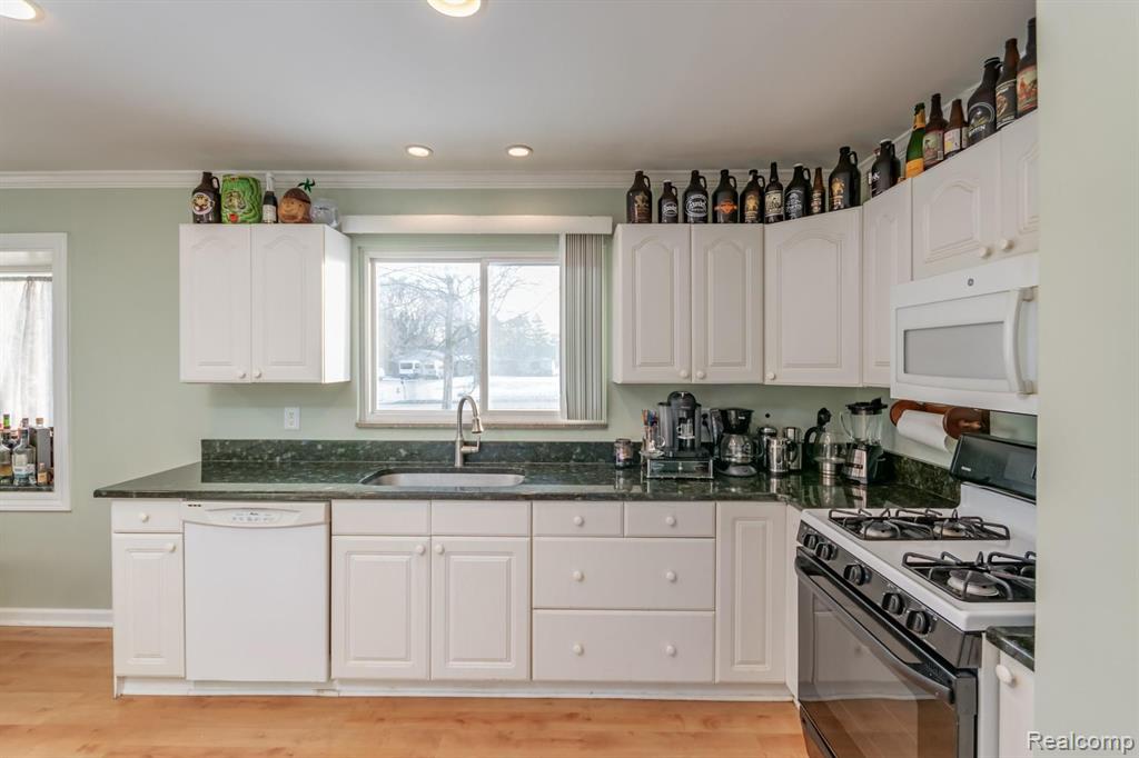 35905 Kelly Road Clinton Township, MI 48035 - Photo 9 of 28