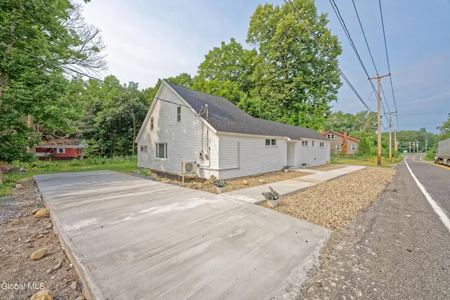 $299,000 | 714 Route 29 Milton Ny 12863, Rock City Falls, NY 12863