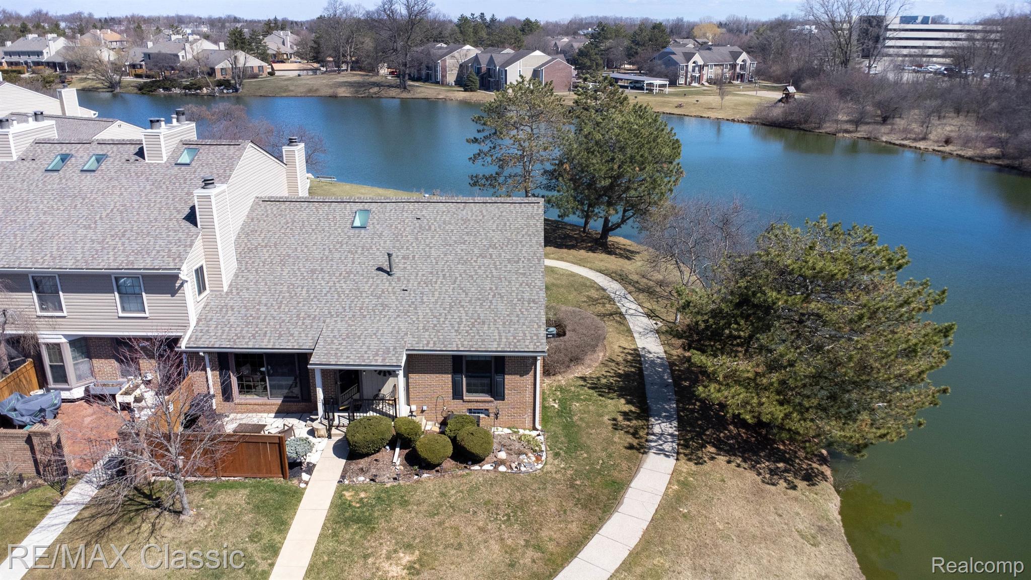 22158 Edgewater Novi, MI 48375 - Photo 41 of 60 Aerial front