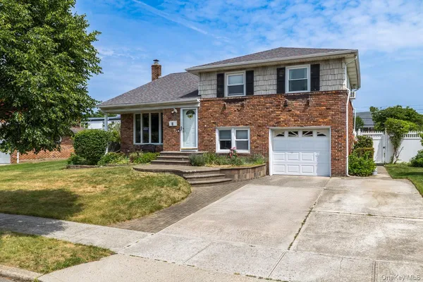 $769,000 | 39 Grant Street, Farmingdale, NY 11735