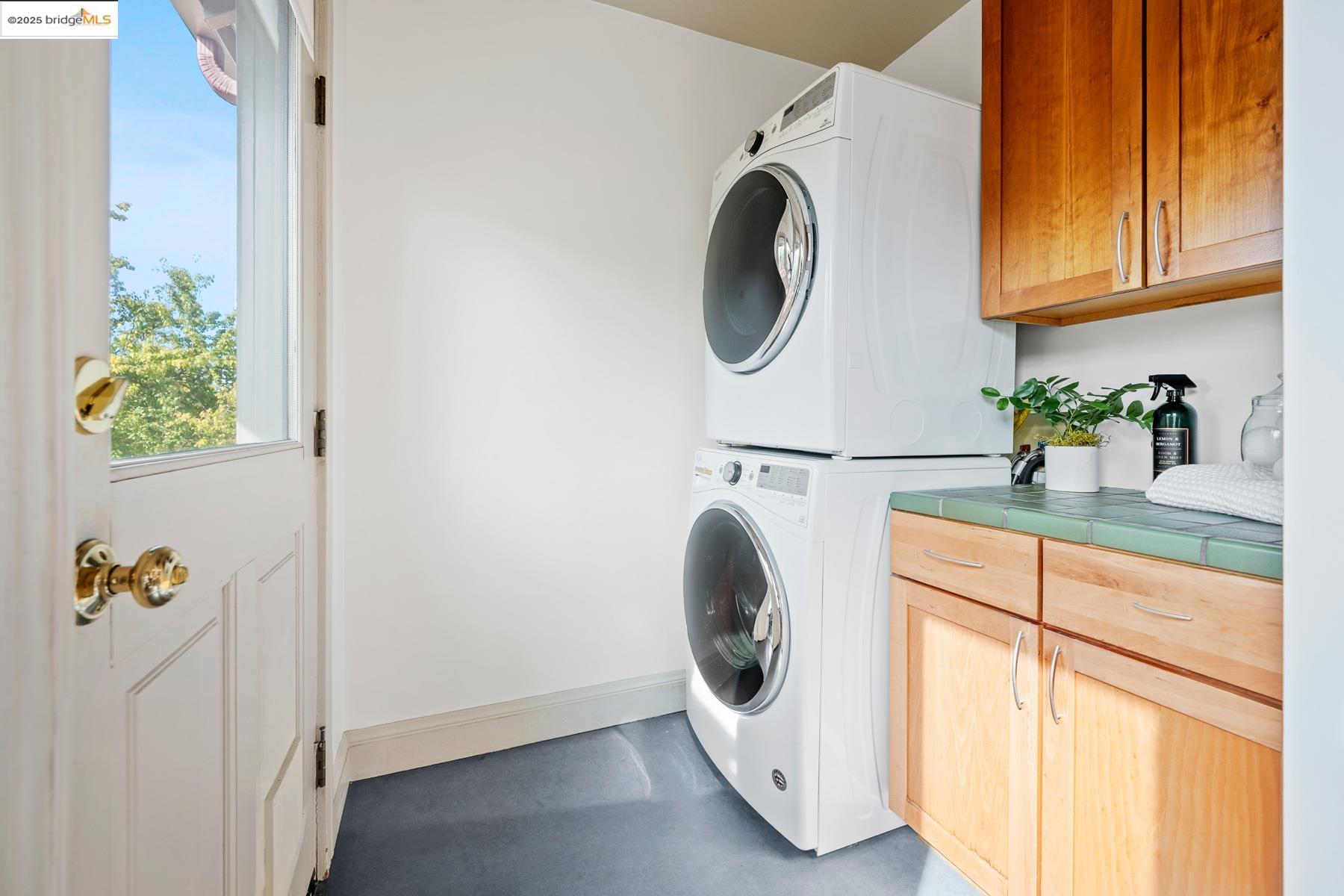 1614 Posen Avenue Berkeley, CA 94707 - Photo 37 of 60 a utility room with dryer and washer