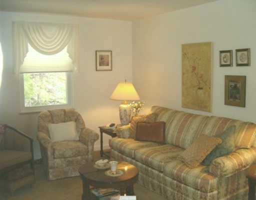 124 Rochester Road Pittsburgh, PA 15229 - Photo 2 of 8 Living Room.