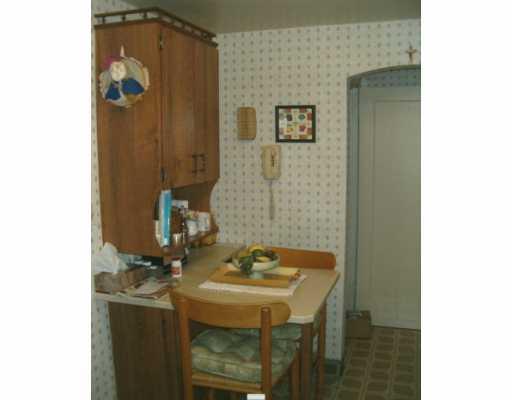 124 Rochester Road Pittsburgh, PA 15229 - Photo 5 of 8 Kitchen.