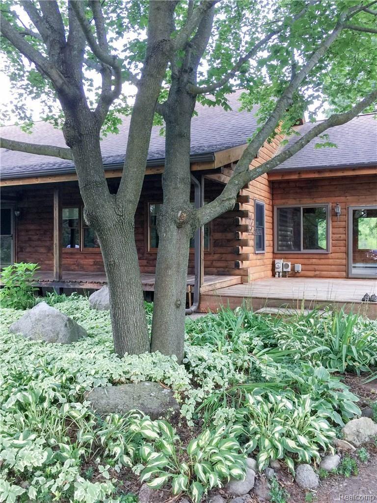 4165 Morgan Road Lake Orion, MI 48359 - Photo 15 of 81 Perennial landscaping.
