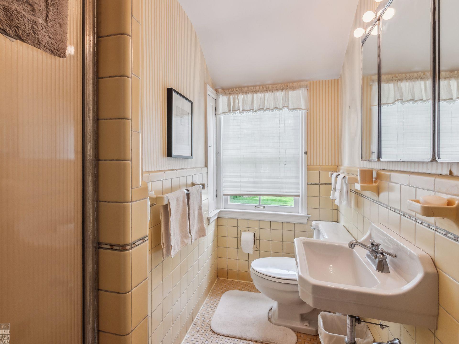 757 Westchester Road Grosse Pointe, MI 48230 - Photo 21 of 37 50142179-6e69d6db-fdcb-463b-bee9-1d03fa5eae90.JPG