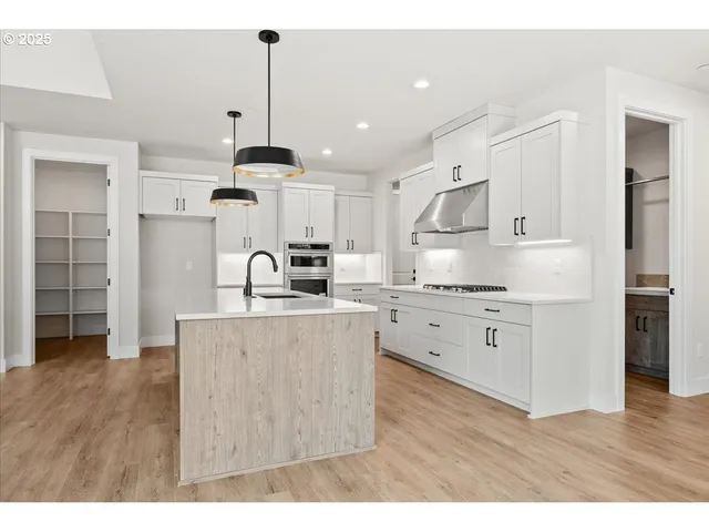 $874,900 | 16713 Northeast 38th Avenue, Vancouver, WA 98686