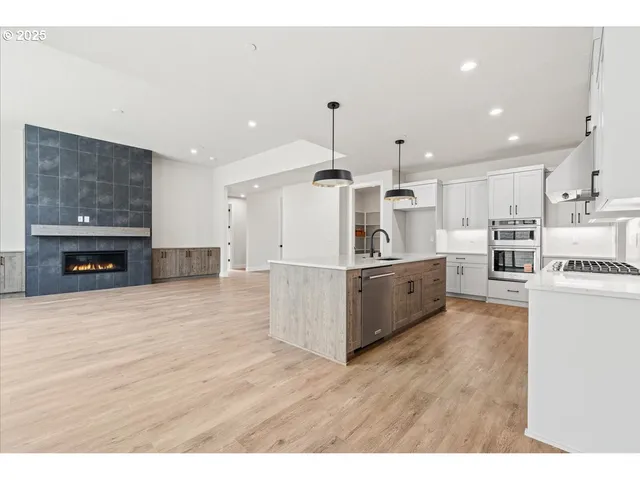 $874,900 | 16713 Northeast 38th Avenue, Vancouver, WA 98686