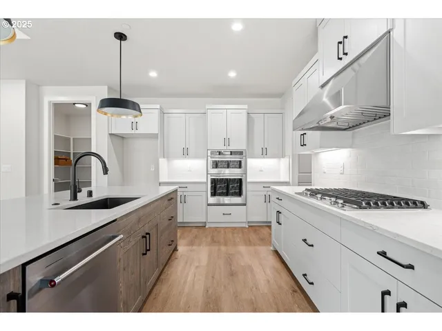 $874,900 | 16713 Northeast 38th Avenue, Vancouver, WA 98686