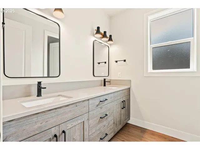 $874,900 | 16713 Northeast 38th Avenue, Vancouver, WA 98686