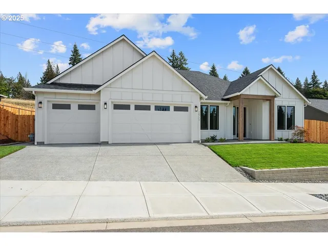 $874,900 | 16713 Northeast 38th Avenue, Vancouver, WA 98686