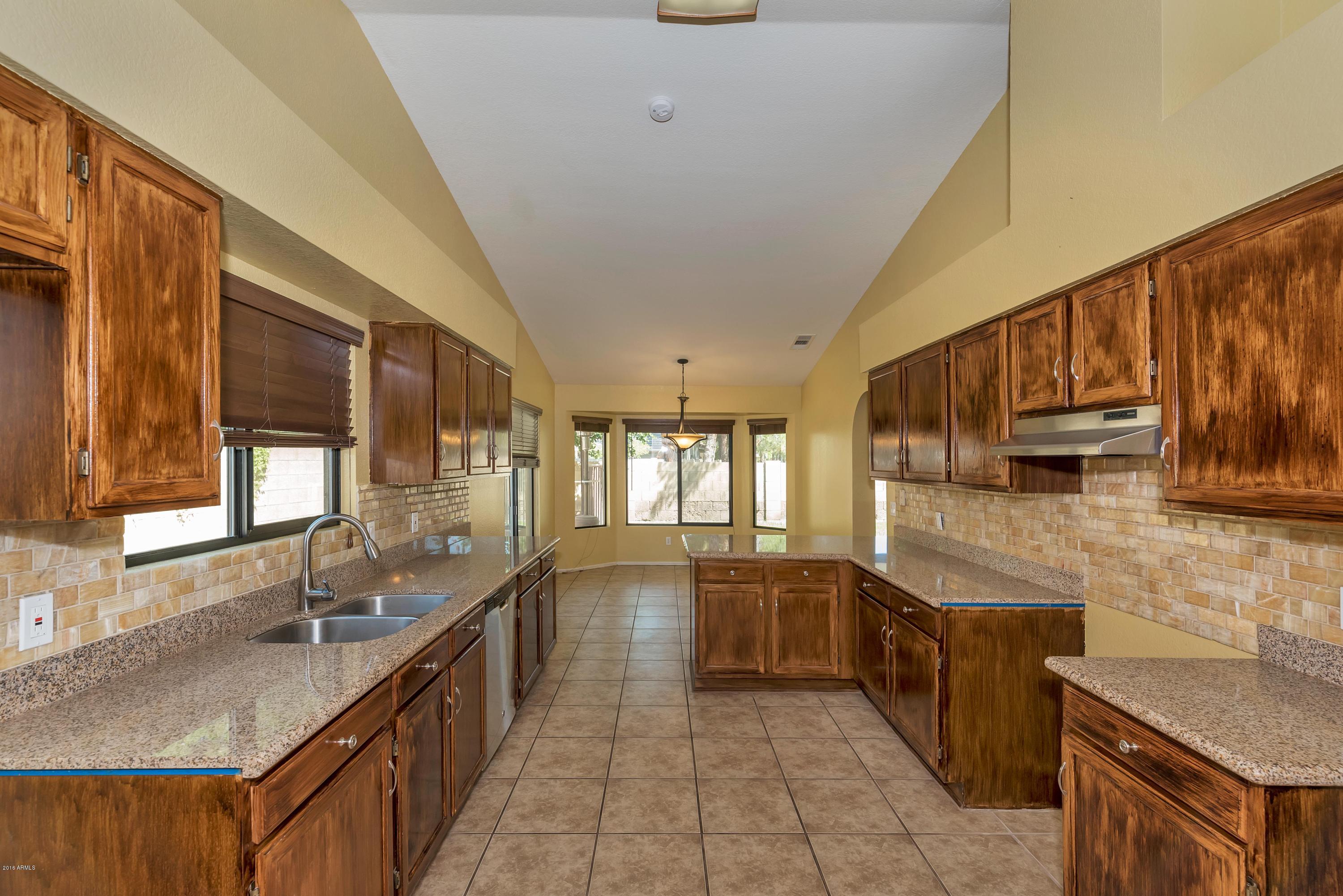 462 East Harwell Road Gilbert, AZ 85234 - Photo 9 of 44 Kitchen