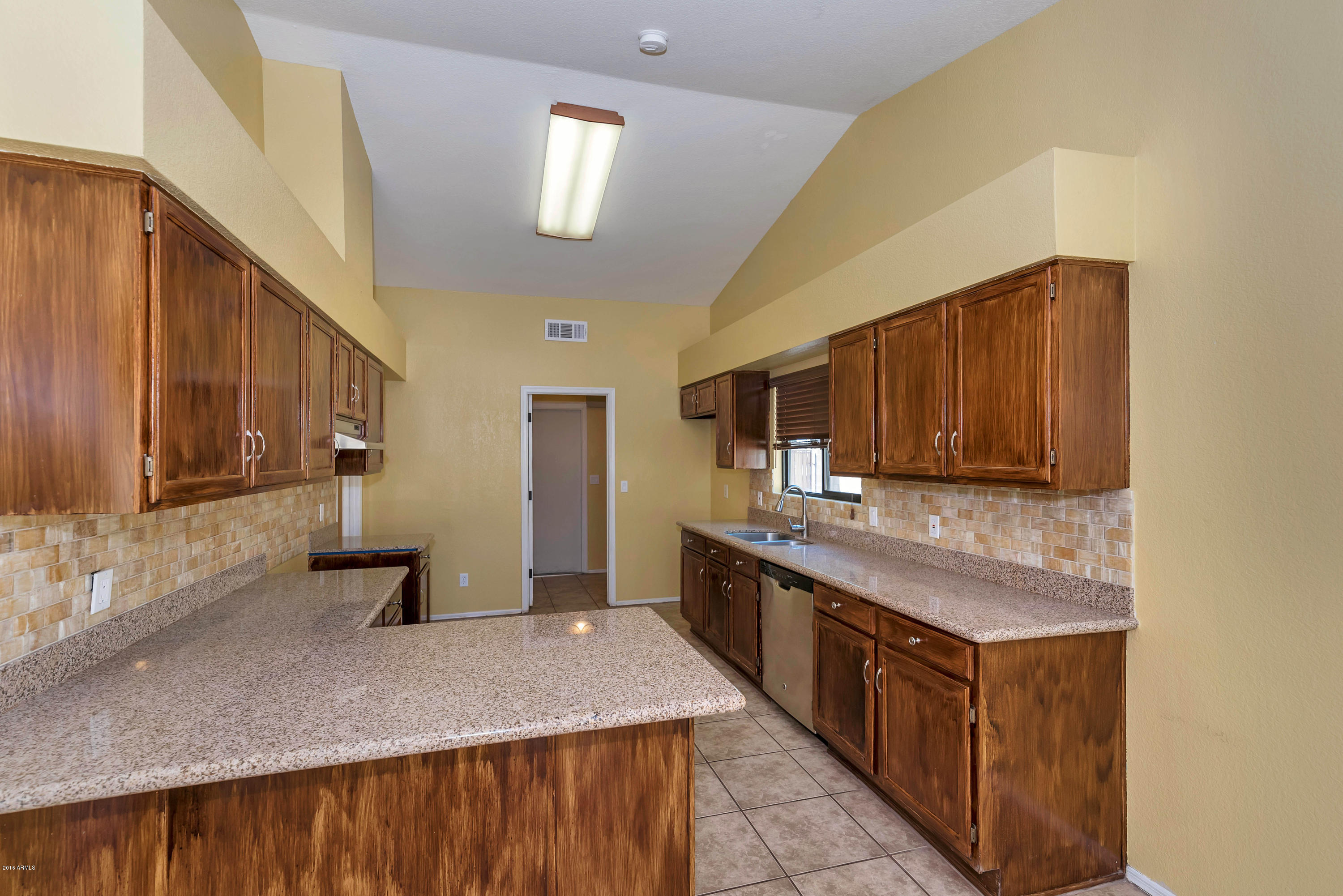 462 East Harwell Road Gilbert, AZ 85234 - Photo 10 of 44 Kitchen