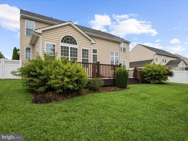 a view of a roof deck with wooden floor and fence