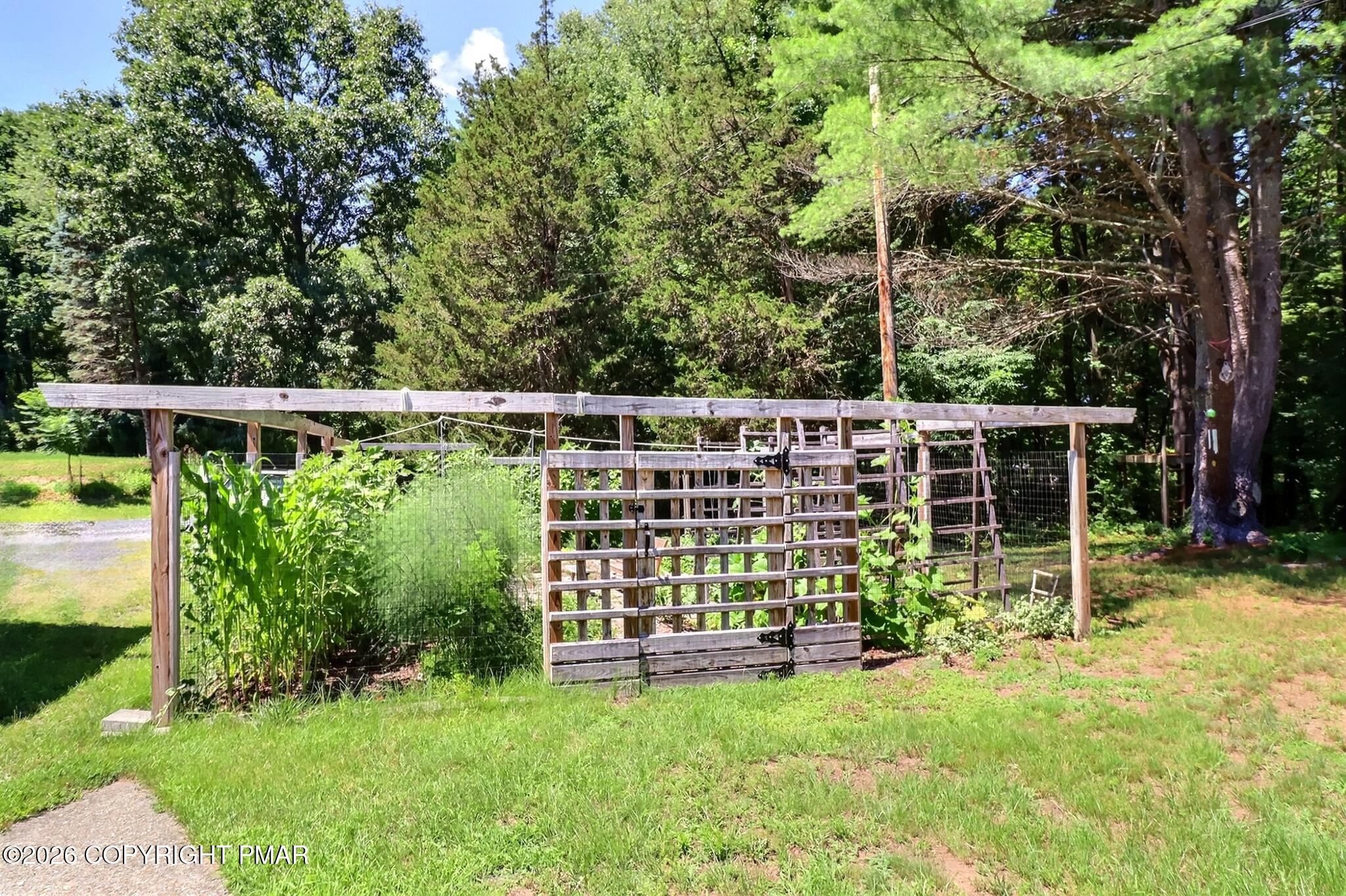 787 Polk Valley Road Stroudsburg, PA 18360 - Photo 23 of 99 Garden