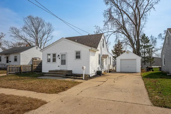 $169,900 | 711 East Renrose Avenue, Loves Park, IL 61111