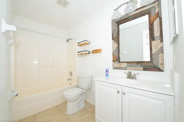 $1,750 | 907 Northeast 10th Terrace, Cape Coral, FL 33909