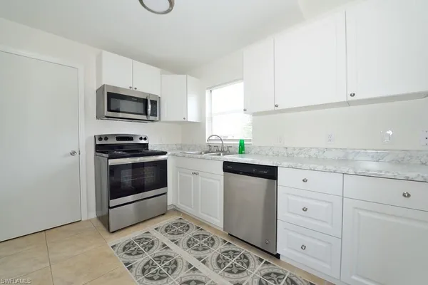 $1,750 | 907 Northeast 10th Terrace, Cape Coral, FL 33909