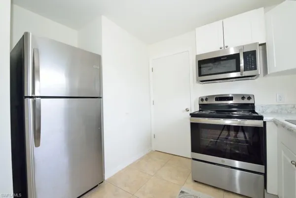 $1,750 | 907 Northeast 10th Terrace, Cape Coral, FL 33909