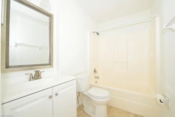 $1,750 | 907 Northeast 10th Terrace, Cape Coral, FL 33909