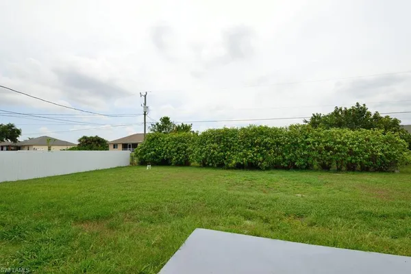 $1,750 | 907 Northeast 10th Terrace, Cape Coral, FL 33909