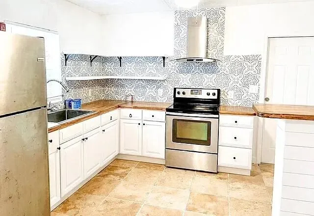 $2,500 | 421 North Ocean Breeze, Lake Worth Beach, FL 33460