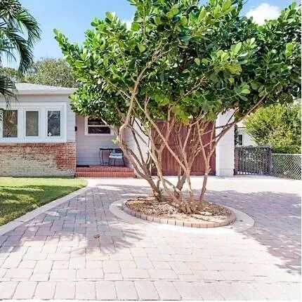 $2,500 | 421 North Ocean Breeze, Lake Worth Beach, FL 33460