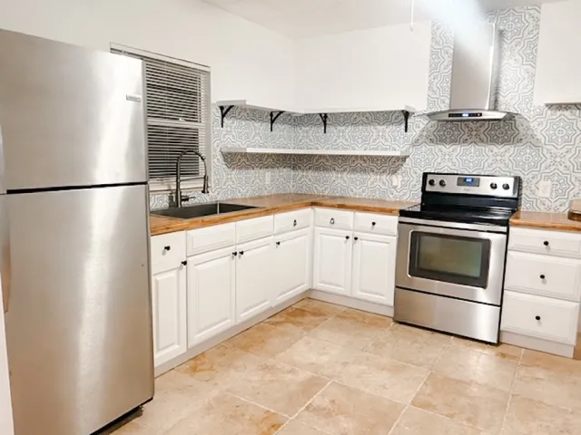$2,500 | 421 North Ocean Breeze, Lake Worth Beach, FL 33460