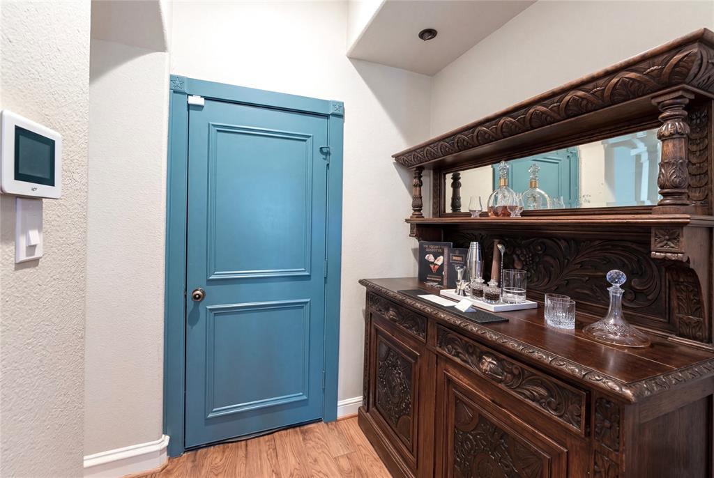 2404 Racheal Drive Heath, TX 75032 - Photo 16 of 40 This small room off the garage entrance can serve as a dry bar area (antique bar negotiable)