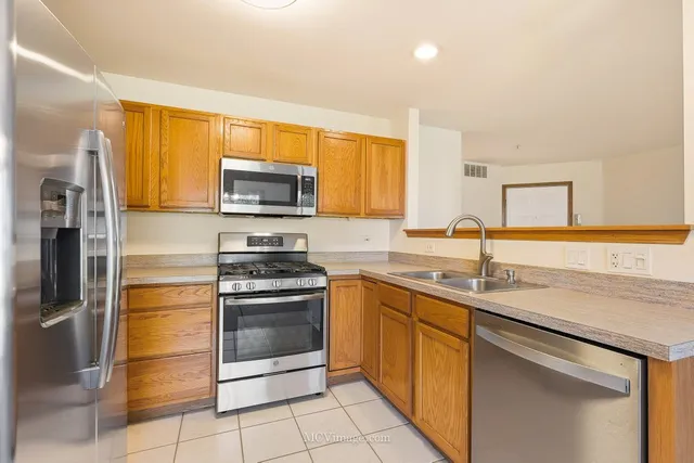 $219,000 | 13841 South Bristlecone Drive, Unit A, Plainfield, IL 60544