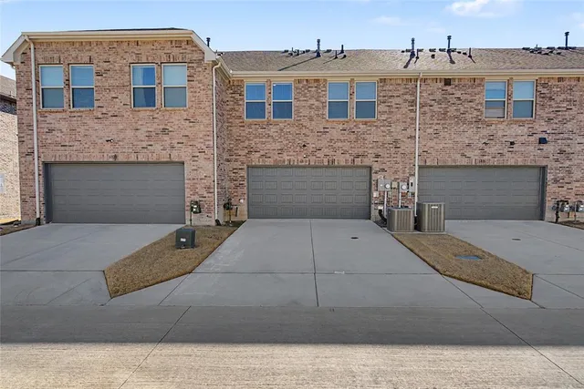 $349,990 | 6032 Silverado Trail, McKinney, TX 75070