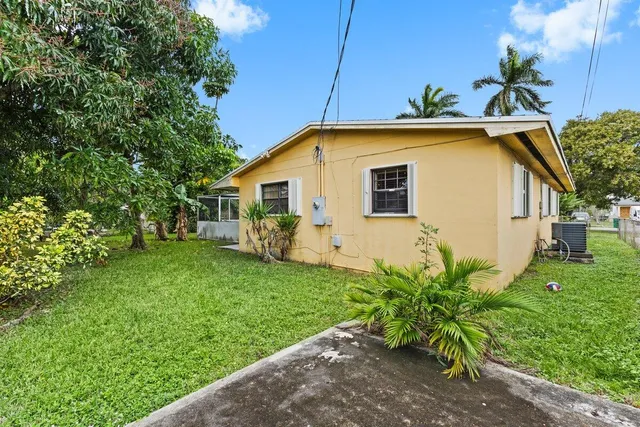 a view of a back yard of the house