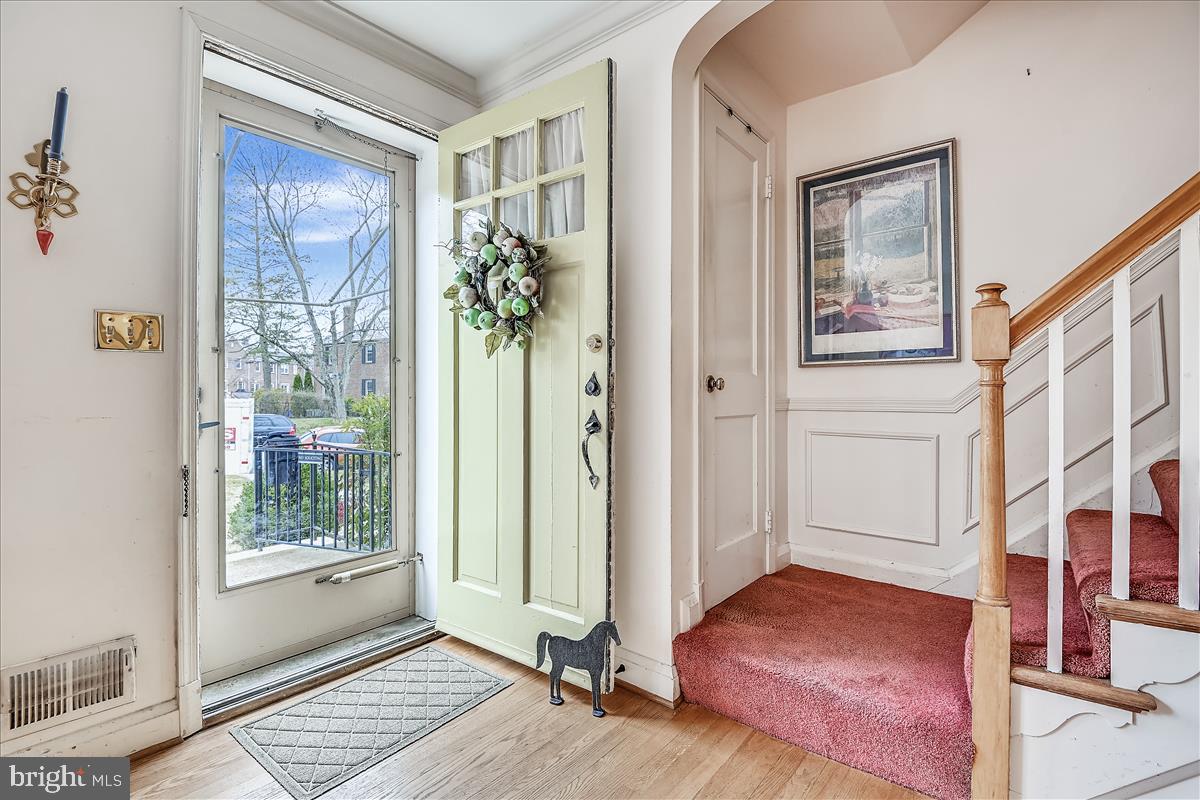 302 Stanmore Road Baltimore, MD 21212 - Photo 4 of 23 Main Entry