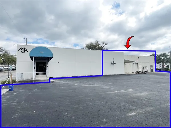 $28 | 205 South Magnolia Avenue, Ocala, FL 34471
