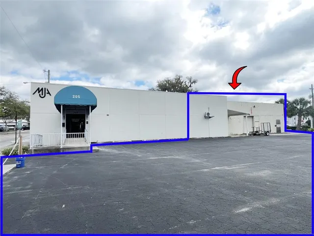 $28 | 205 South Magnolia Avenue, Ocala, FL 34471