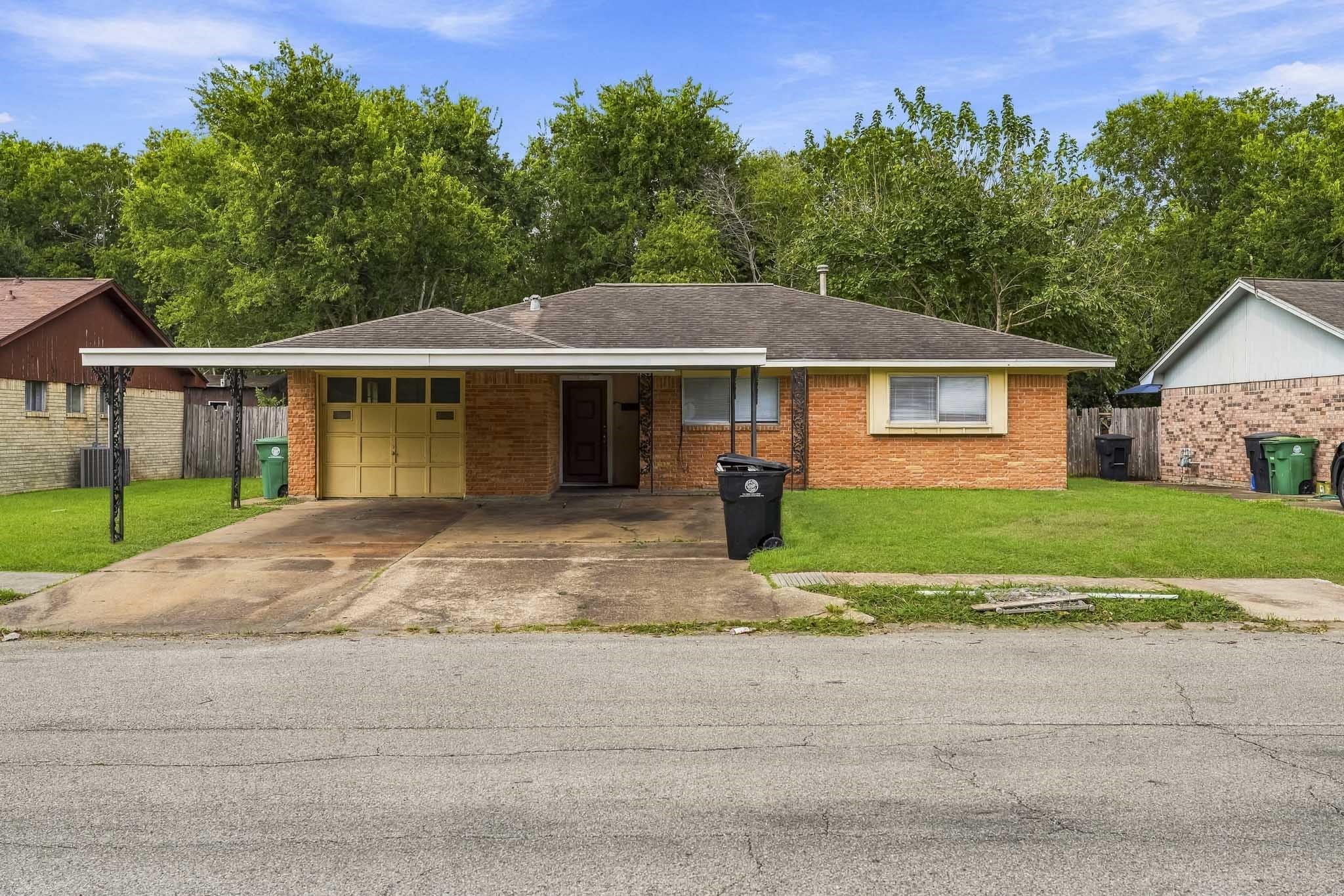 5239 Selinsky Road Houston, TX 77048 - Photo 2 of 18 Gallery Image 2