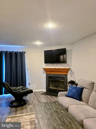 $379,900 | 5 Pioneer Court, Ewing, NJ 08628