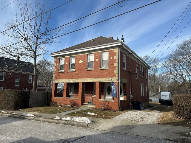 $3,000 | 6 Russell Avenue, Newport, RI 02840
