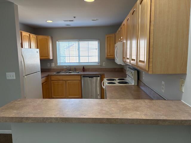 16874 Farmington Road Livonia, MI 48154 - Photo 12 of 34 IMG_4885