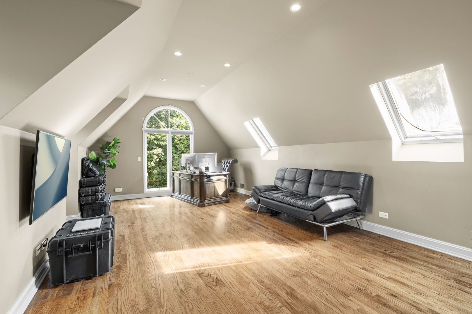 250 South Sheridan Road Lake Forest, IL 60045 - Photo 17 of 30 a living room with furniture and a flat screen tv