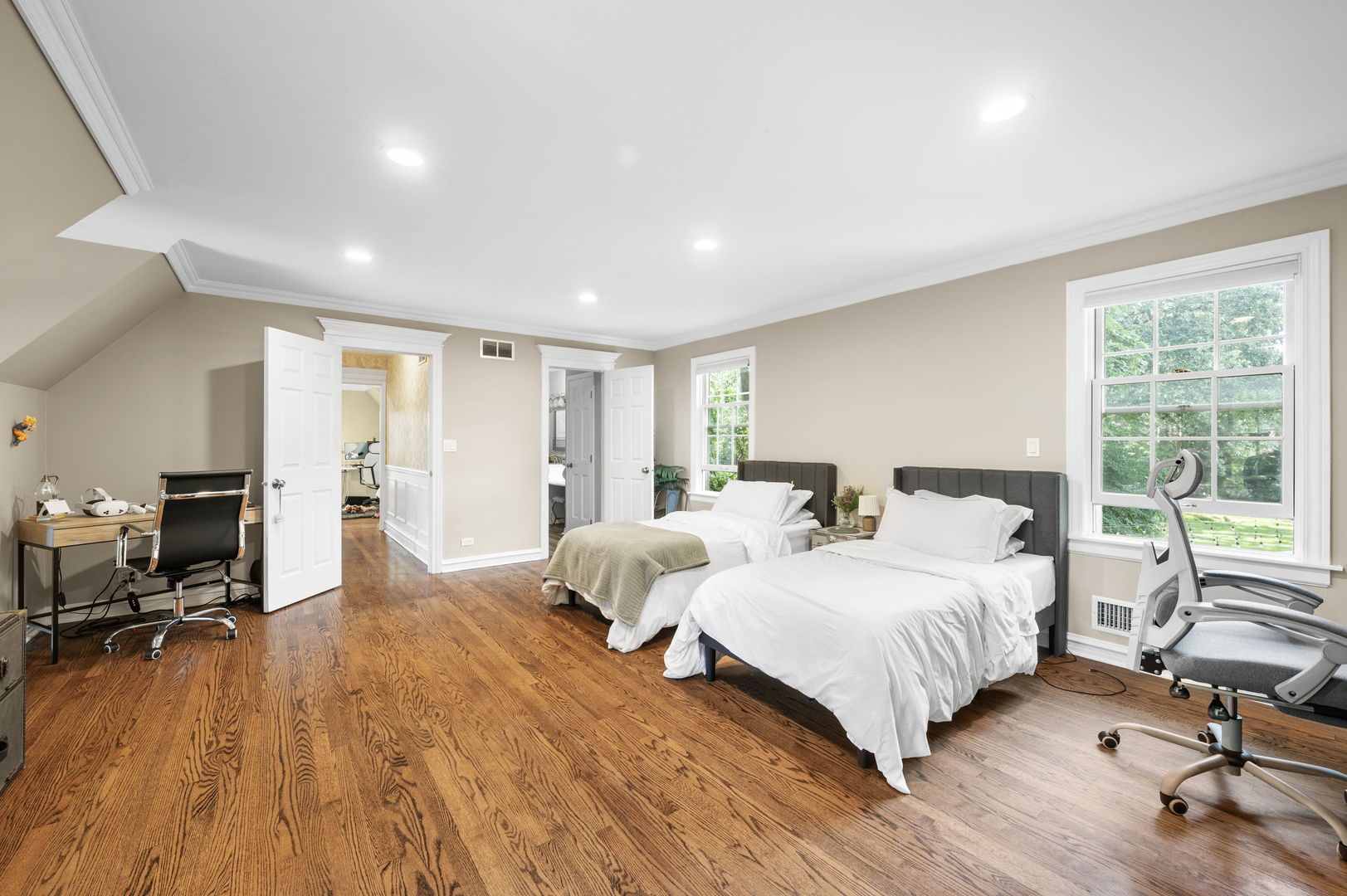 250 South Sheridan Road Lake Forest, IL 60045 - Photo 20 of 30 a spacious bedroom with two beds and a chair