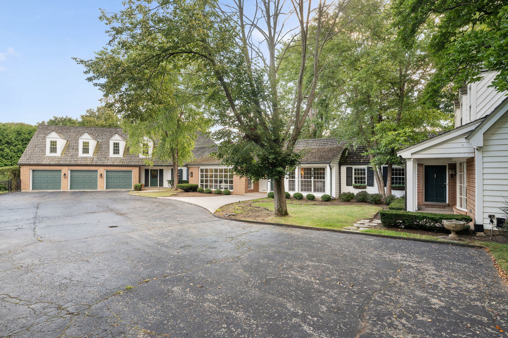 250 South Sheridan Road Lake Forest, IL 60045 - Photo 2 of 30 a front view of a house with a garden