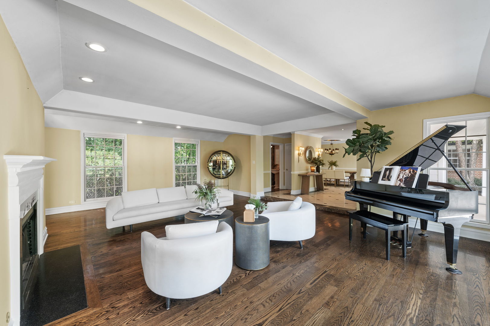 250 South Sheridan Road Lake Forest, IL 60045 - Photo 8 of 30 a living room with furniture and a wooden floor