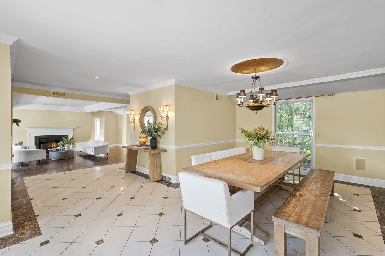 250 South Sheridan Road Lake Forest, IL 60045 - Photo 9 of 30 a view of a dining room with furniture
