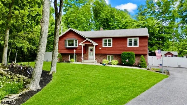 $569,900 | 35 Deerfield Drive, Franklin, NJ 07416