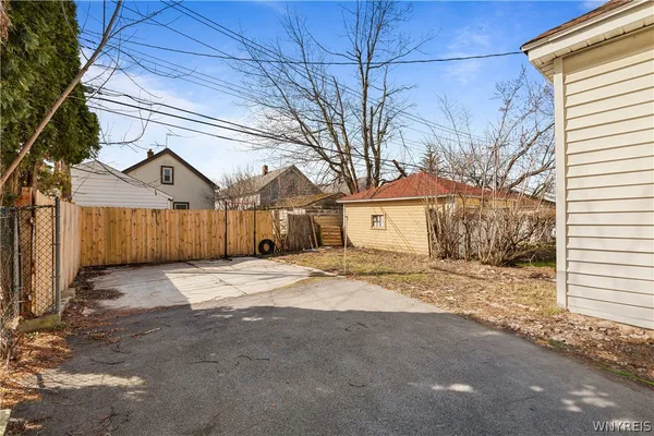 $304,999 | 207 Davidson Avenue, Buffalo, NY 14215