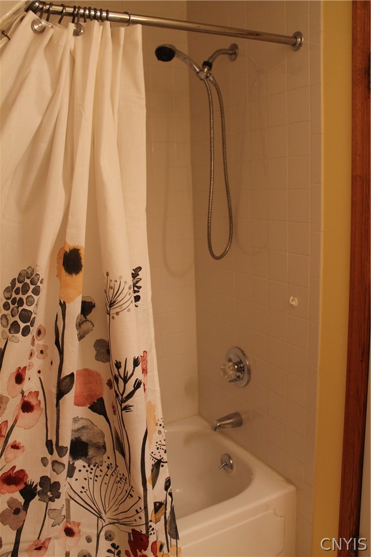 1845 Whiting Road Van Buren, NY 13112 - Photo 37 of 50 Upstairs bathroom